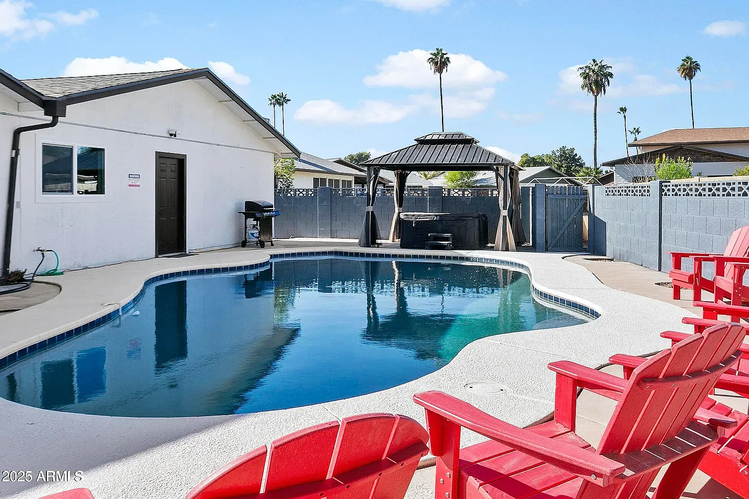 6 bed, 2298 sqft, $1,100 — Photo 1