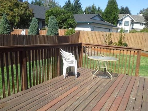 3rd image of 3804 NE 41st Ct