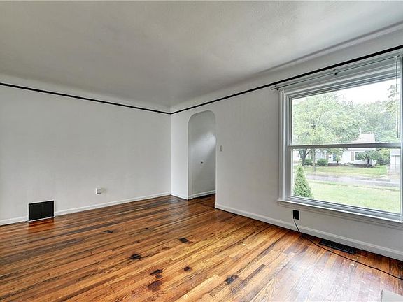 5th image of 7515 Farnum Ave