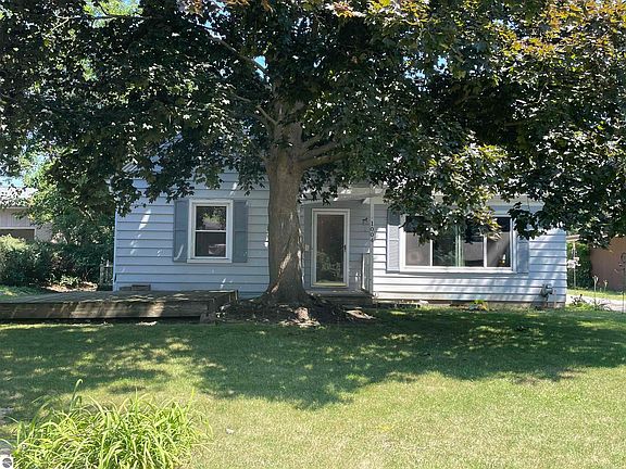 2nd image of 1004 Falkirk Rd