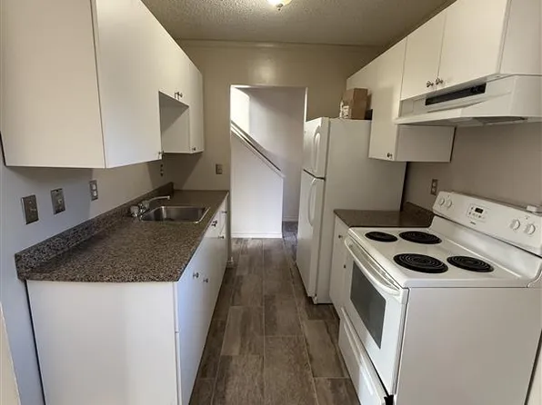 8333 29th Ave NW, Edmonton, AB T6K 3J9