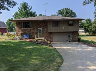 12044 Oakwood Dr, Demotte, IN 46310