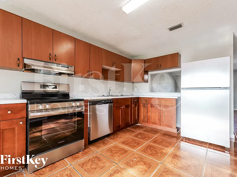 6004 Westfall Rd — Photo 8