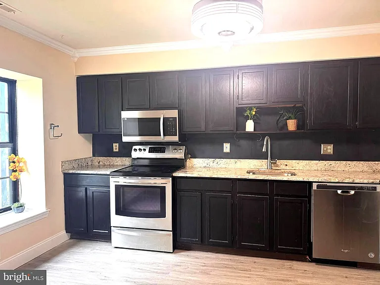 224 Crown Prince Dr — Photo 3