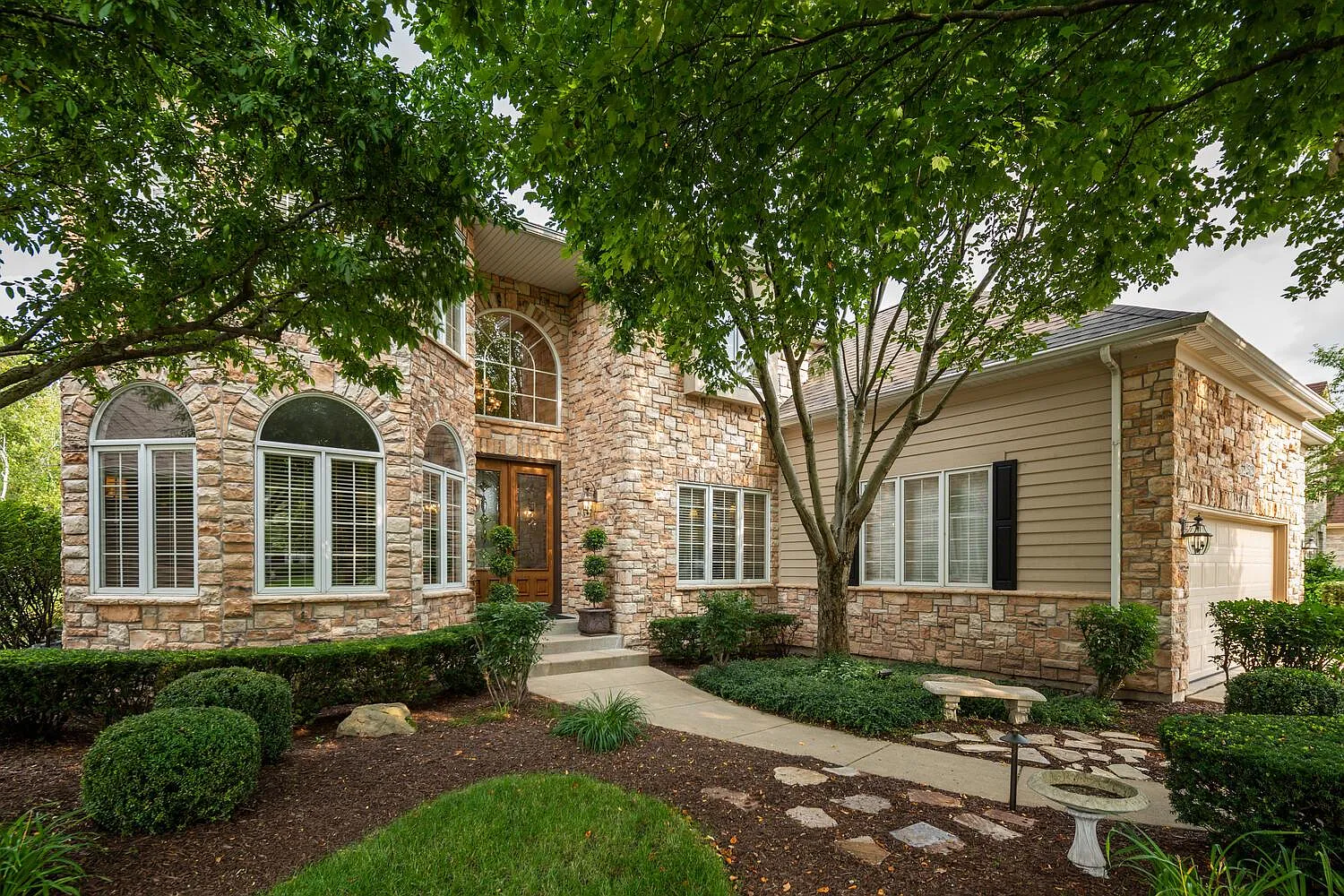 2512 Dewes Ln photo 1