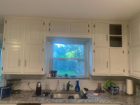4th image of 8425 Brookview Dr