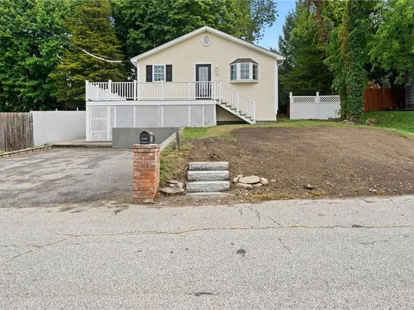 26 Carlton Ave, Warwick, RI 02889