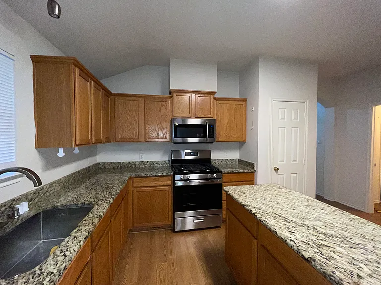 6900 Oak Falls Dr — Photo 6