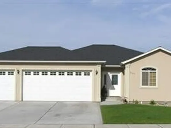 325 N Crestview Drive, Moses Lake, WA 98837