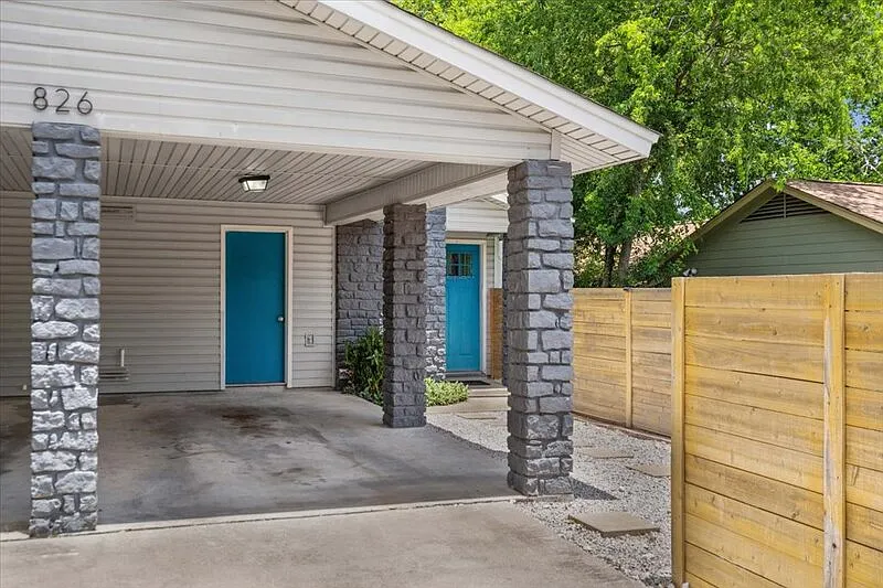 2 bed, 2.0 bath, 867 sqft, $1,640 — Photo 1