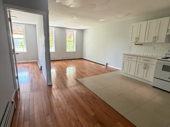 650 Manida St #3F, Bronx, NY 10474