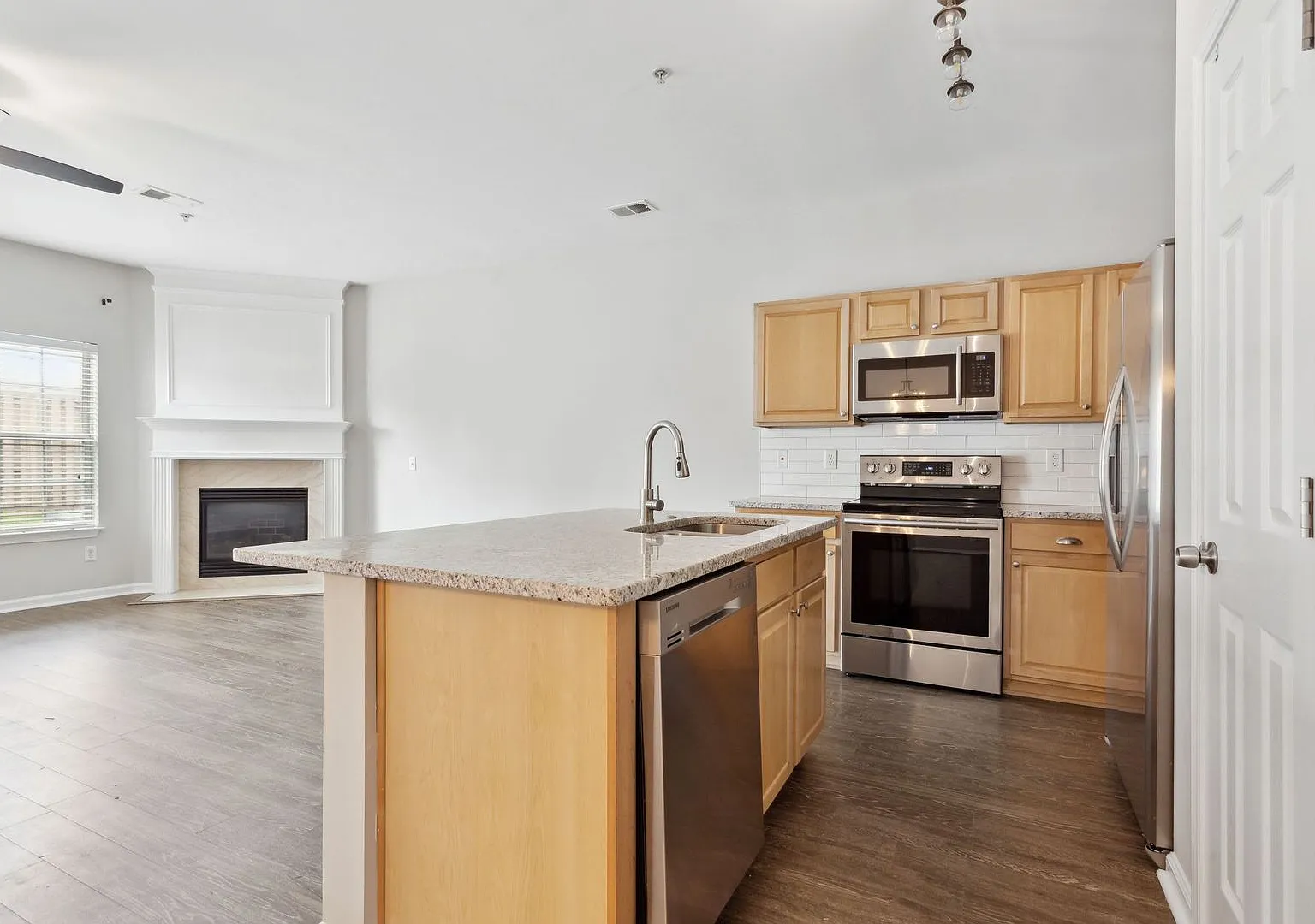 Azalea Circle Charmer Walkable, Stylish & Move-In Ready — Photo 3