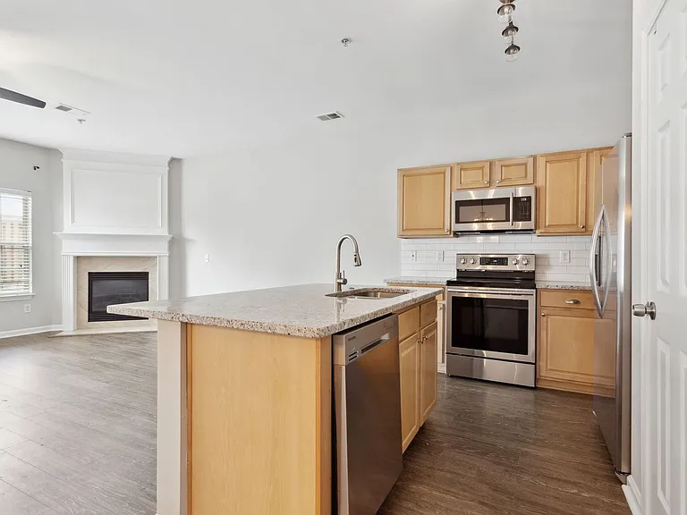 372 Azalea Cir — Photo 3