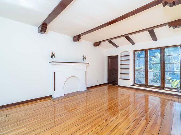 3rd image of 432 N Sycamore Ave APT 6
