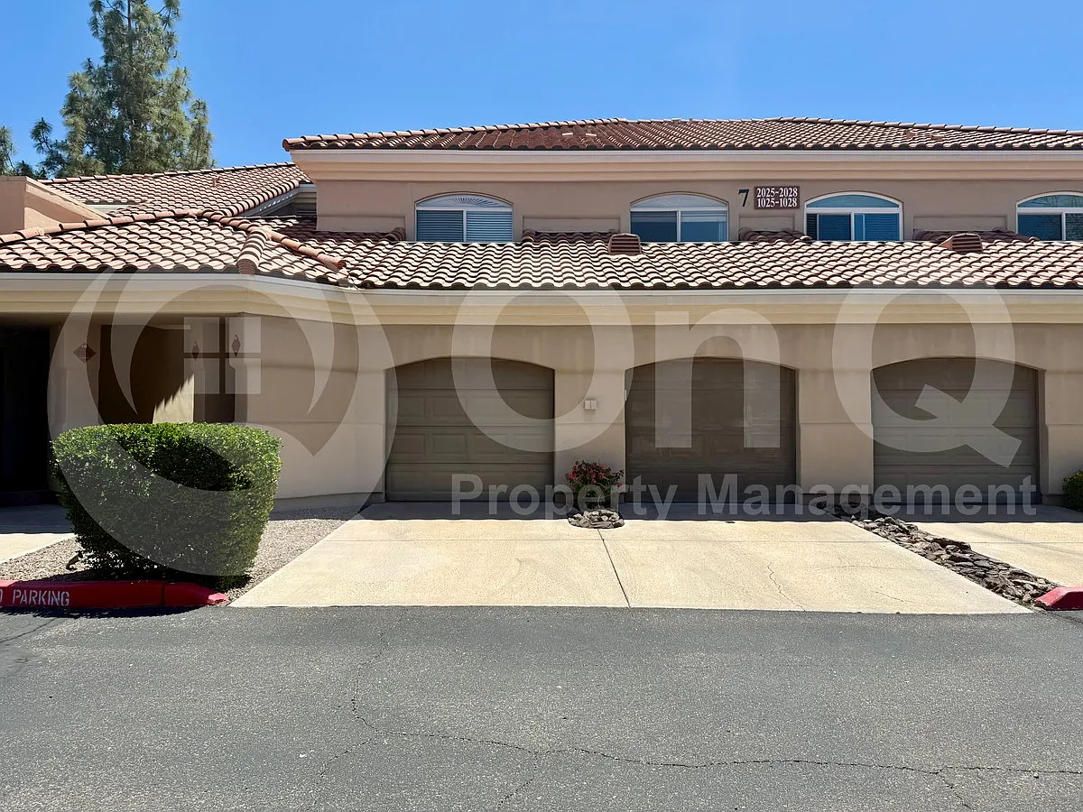 3 bed, 2.0 bath, 1490 sqft, $2,099 — Photo 3