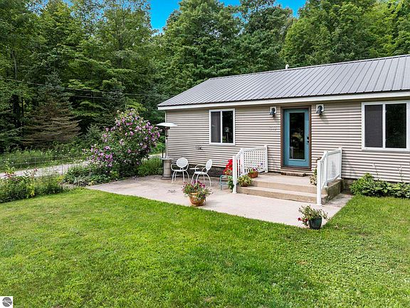 3rd image of 3652 S Schomberg Rd