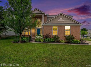 852 Deer Run Lake Rd, Holly, MI 48442