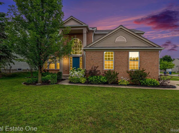 852 Deer Run Lake Rd, Holly, MI 48442