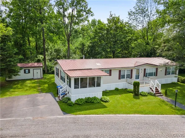 8 Hickory Dr, Clark Mills, NY 13321