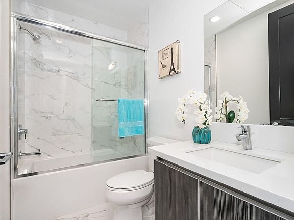 4th image of 644 N Hobart Blvd