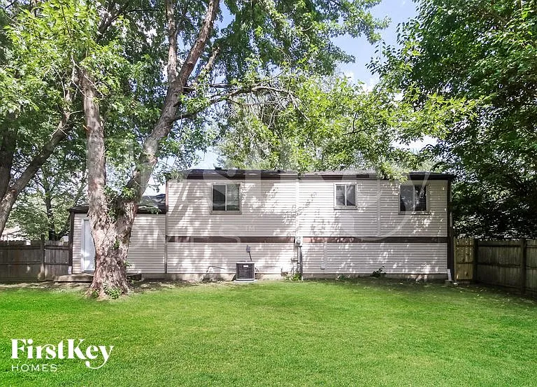 910 Woodlark Dr — Photo 15