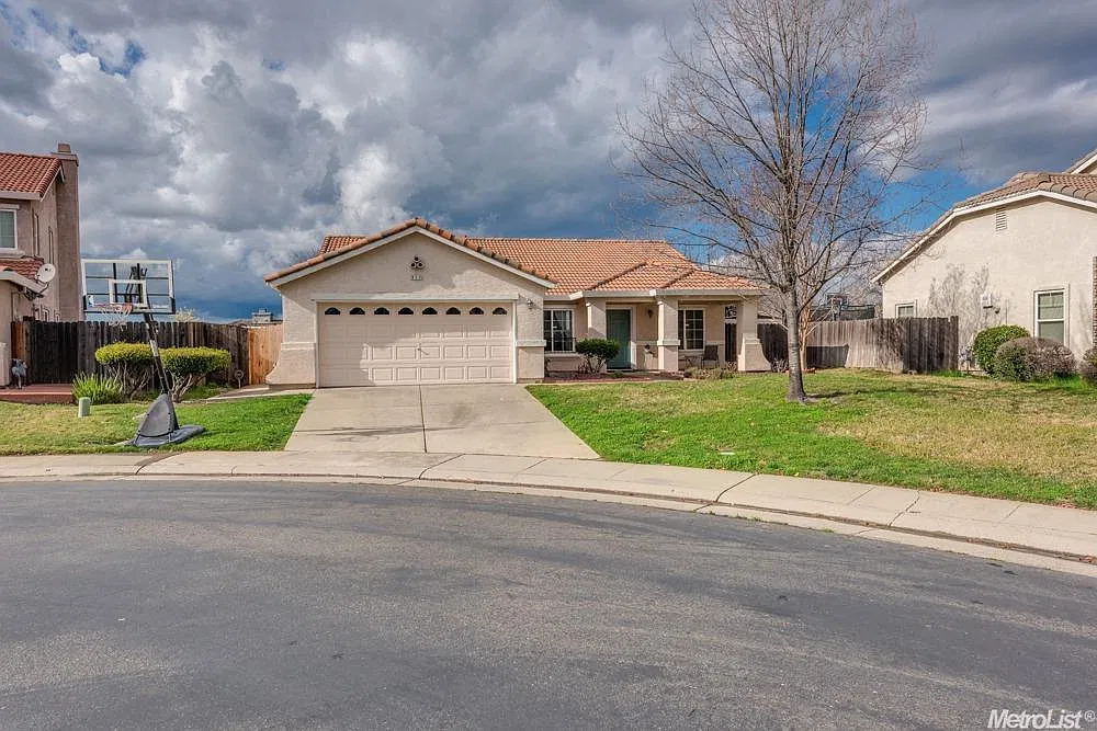 4 bed, 1878 sqft, $3,195 — Photo 1