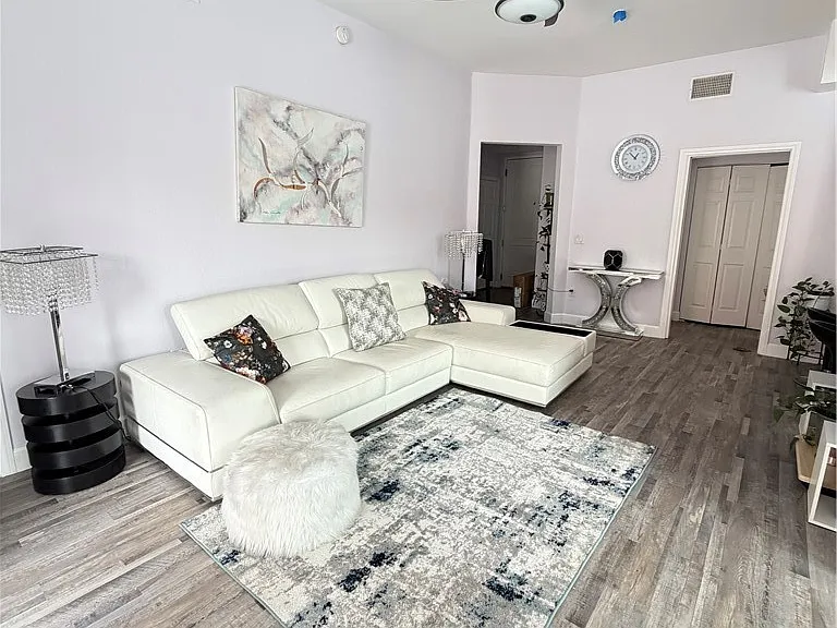 87 E Agate Ave #202 — Photo 4