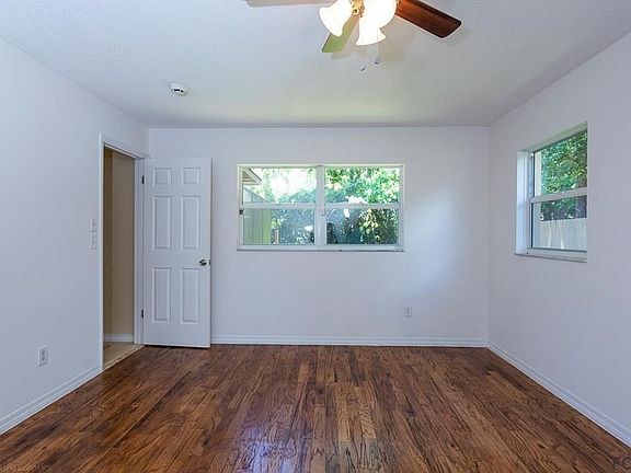 4th image of 100 Berkshire Ln