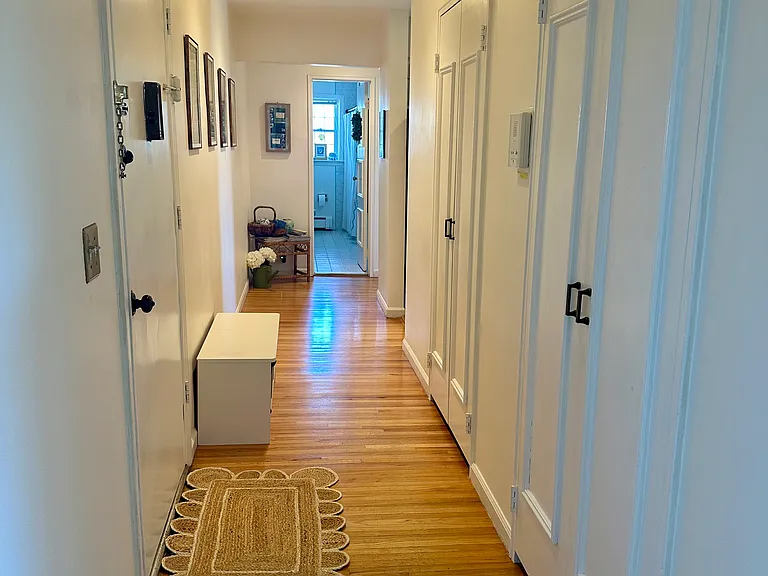 605 Grove St — Photo 2