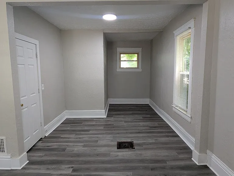 653 Sumner St — Photo 7
