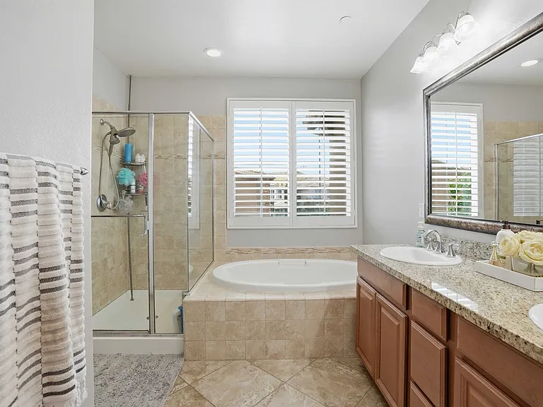 24545 Rosette Ln — Photo 37