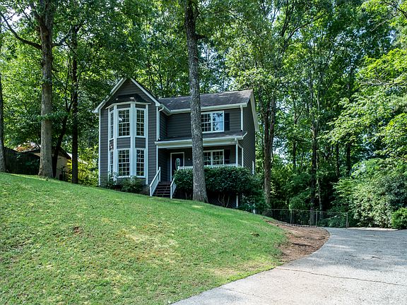 3rd image of 222 Valley Brook Dr