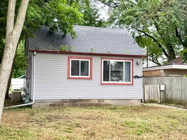 204 S 12th St, Clear Lake, IA 50428