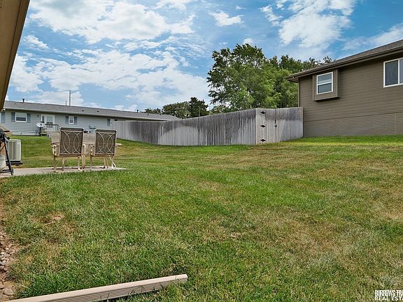 5th image of 260 Eastwood Dr