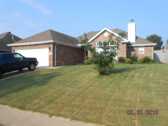 1st image of 602 SW Maidstone Ave