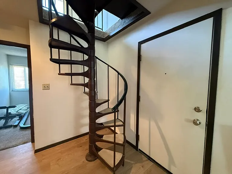 1920C Melrose Dr — Photo 8