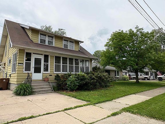 3rd image of 121 Kaukauna St
