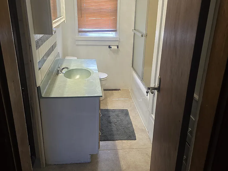 1st floor Bathroom