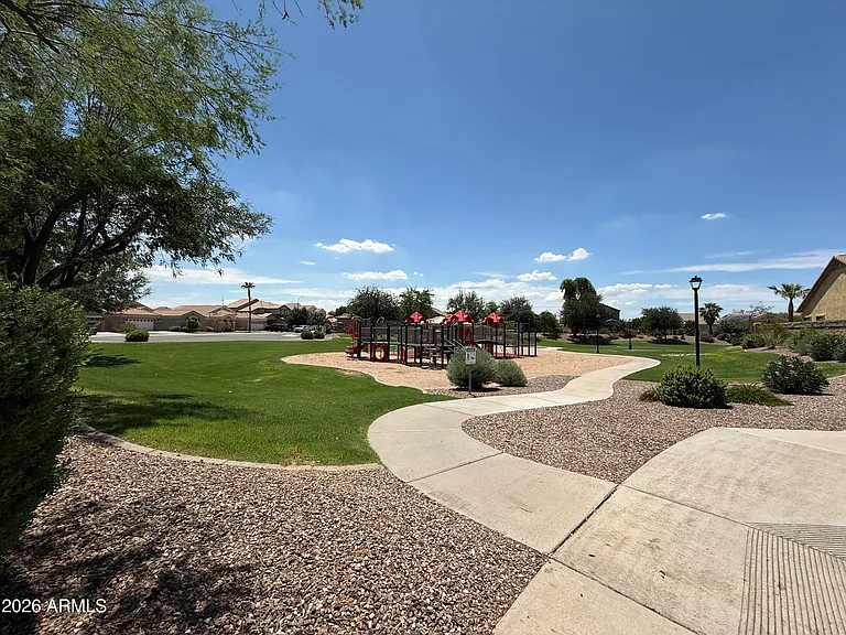 2417 E Iris Dr — Photo 40
