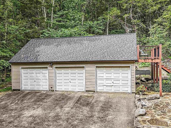 5th image of 1231 Dug Hill Rd