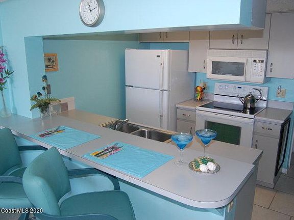3rd image of 7400 Ridgewood Ave #311