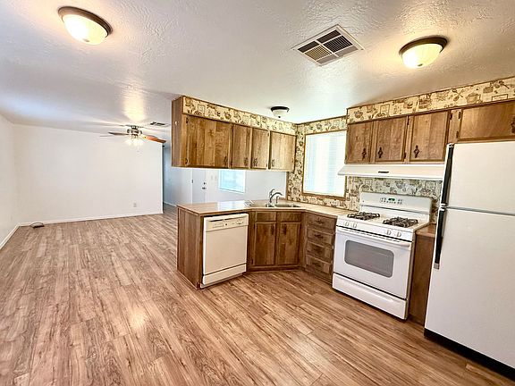 4th image of 950 Tumbleweed Dr