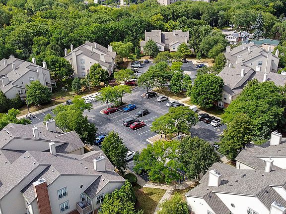 4th image of 130 Crest Wood Ct APT 6