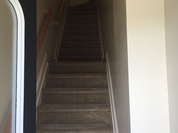 2nd image of 104 Horizon Ln #B