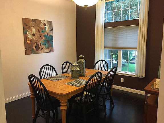 4th image of 927 Eagle Brook Dr