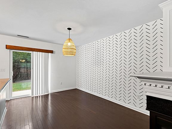 4th image of 2931 Berkeley Springs Pl