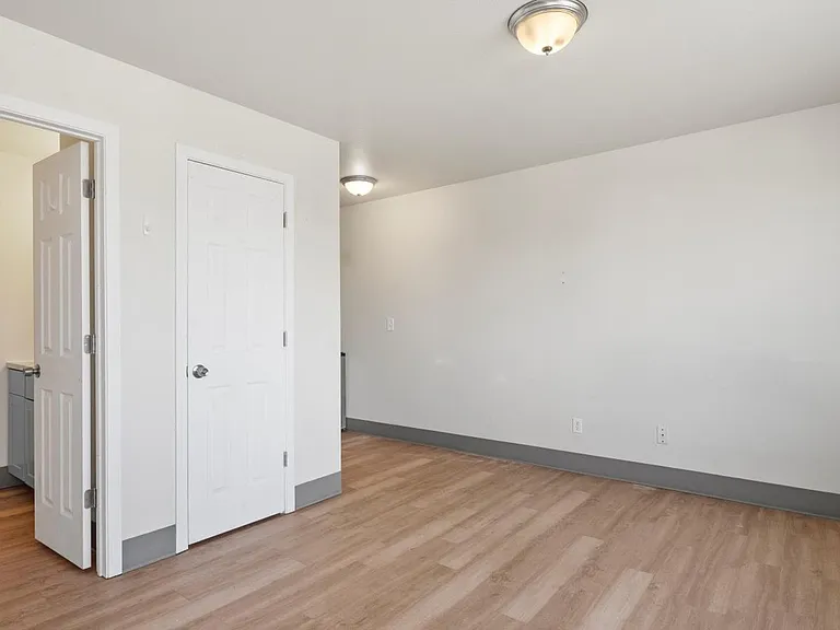 2153 Stevens Dr — Photo 3