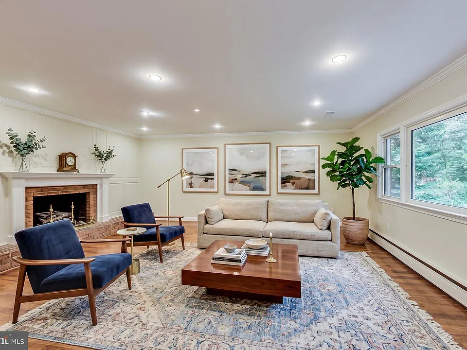 14904 Claude Ln