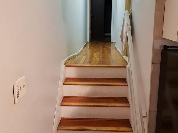 4th image of 139 Bay 13th St #1