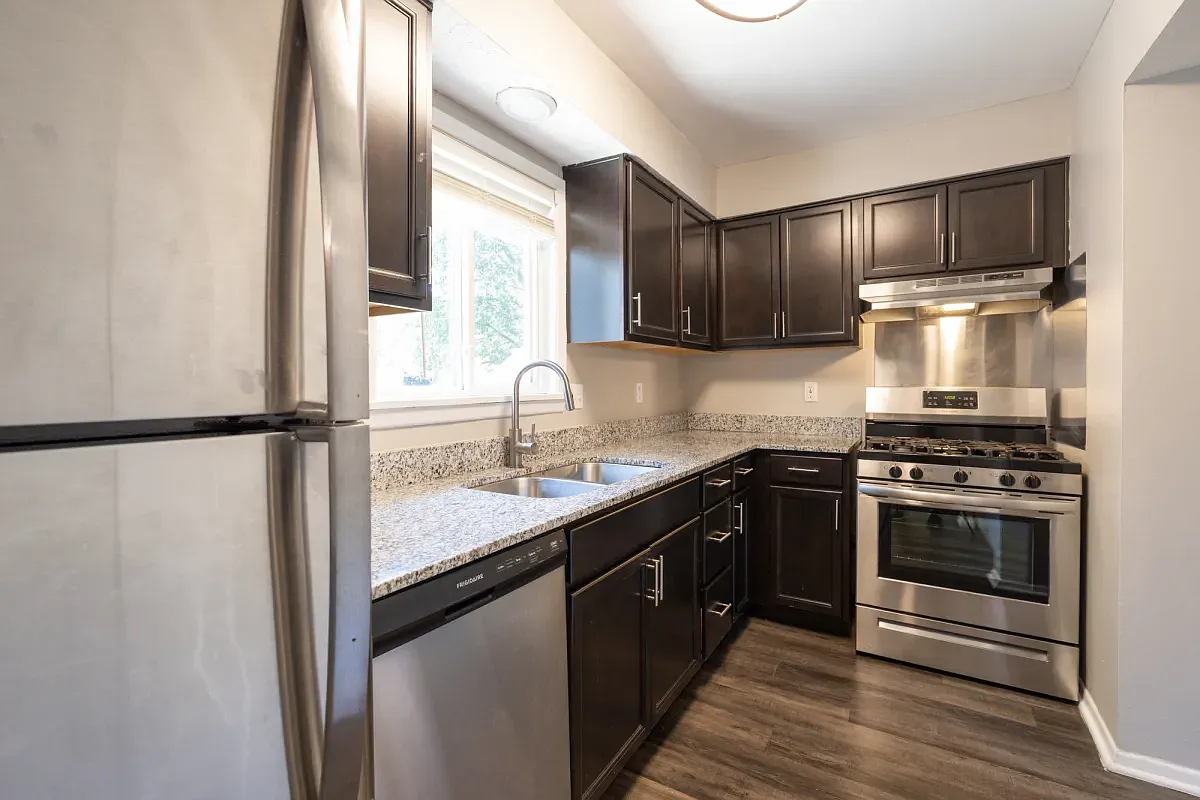 3 bed, 1.5 bath, 1200 sqft, $1,700 — Photo 2